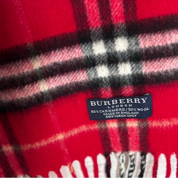 NWOT Burberry Giant Check Cashmere
Scarf $795